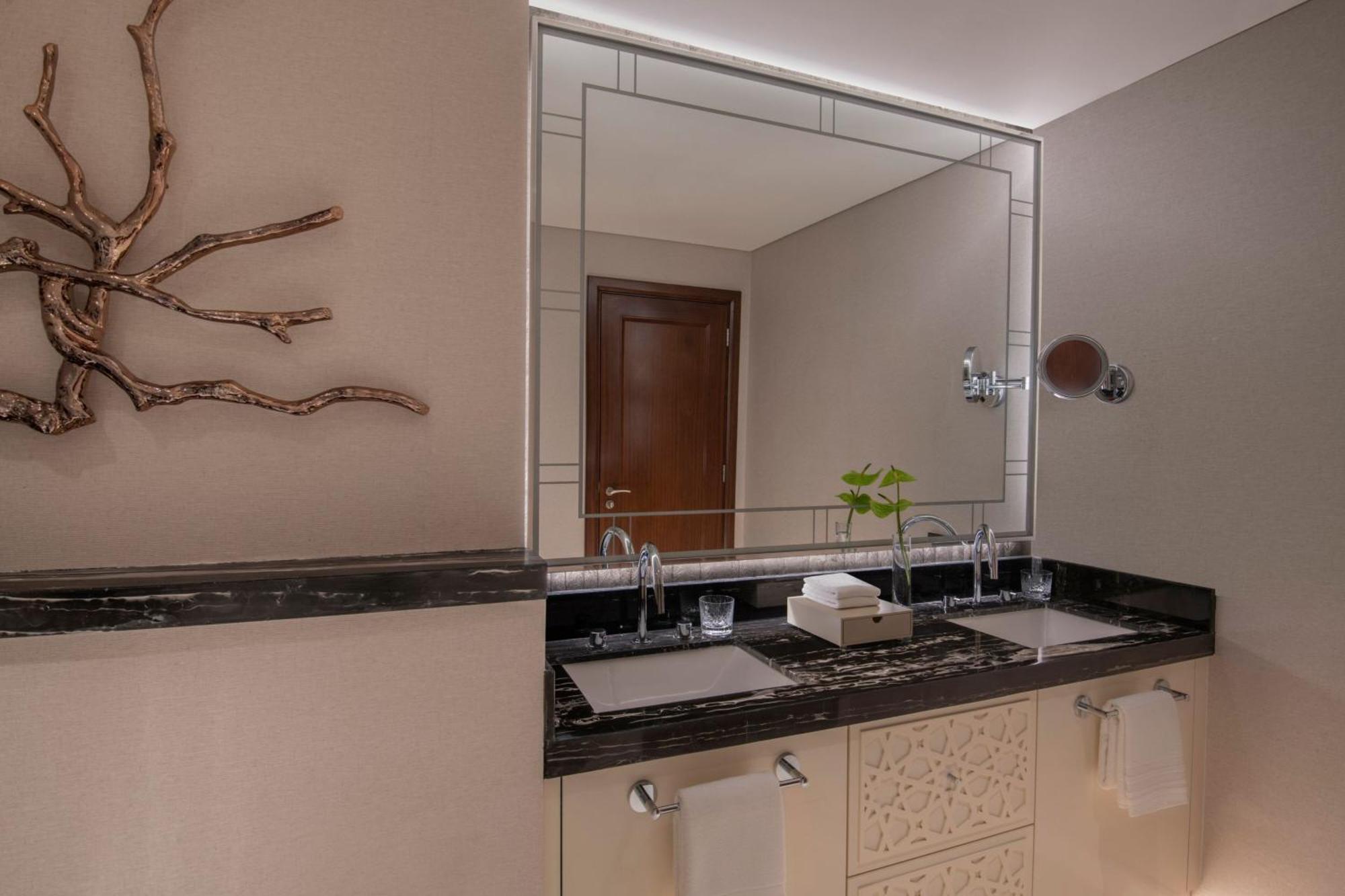 The St. Regis Marsa Arabia Island, The Pearl Qatar Hotel Doha Exterior photo